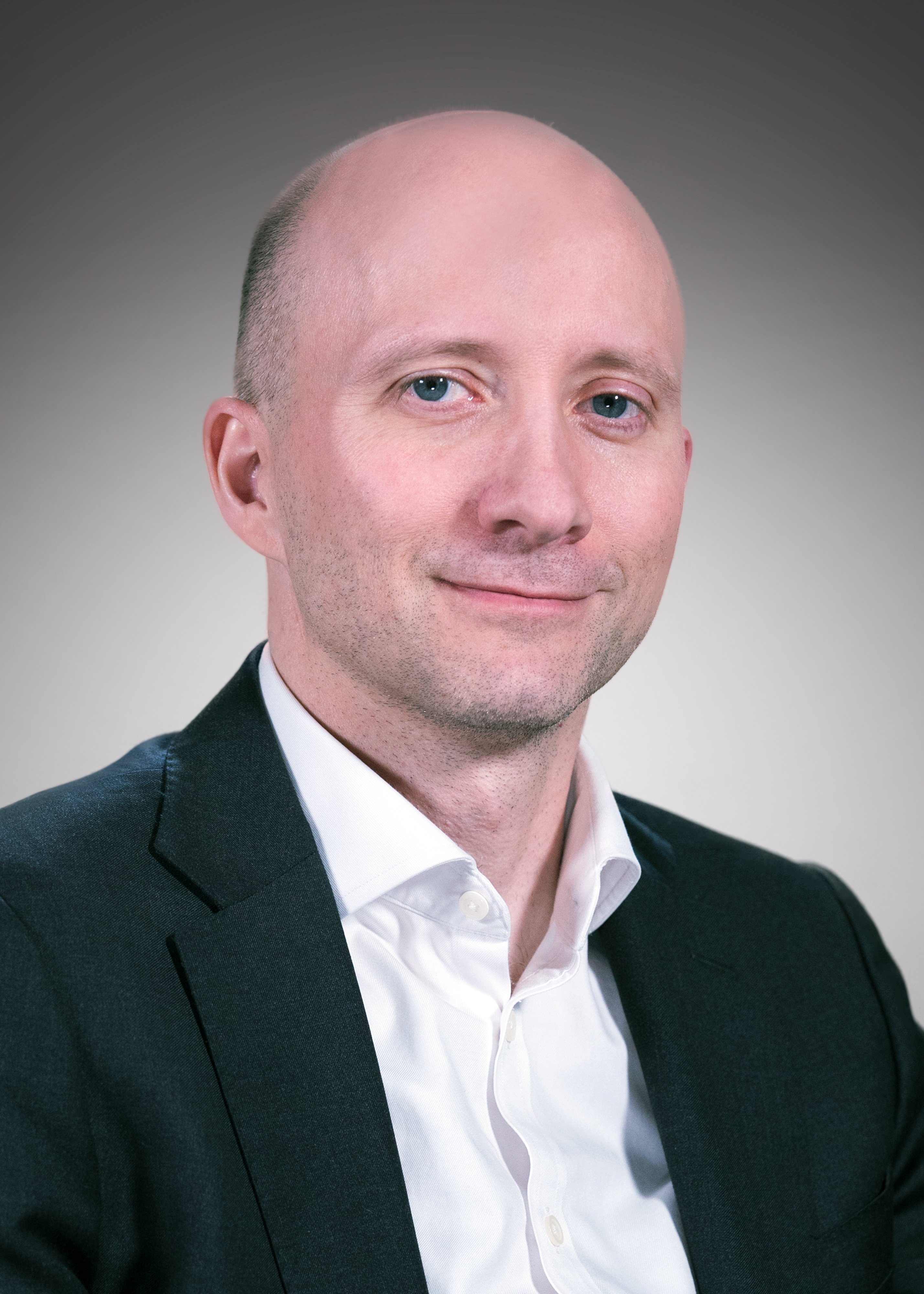 Headshot photo of Aaron Bunnell